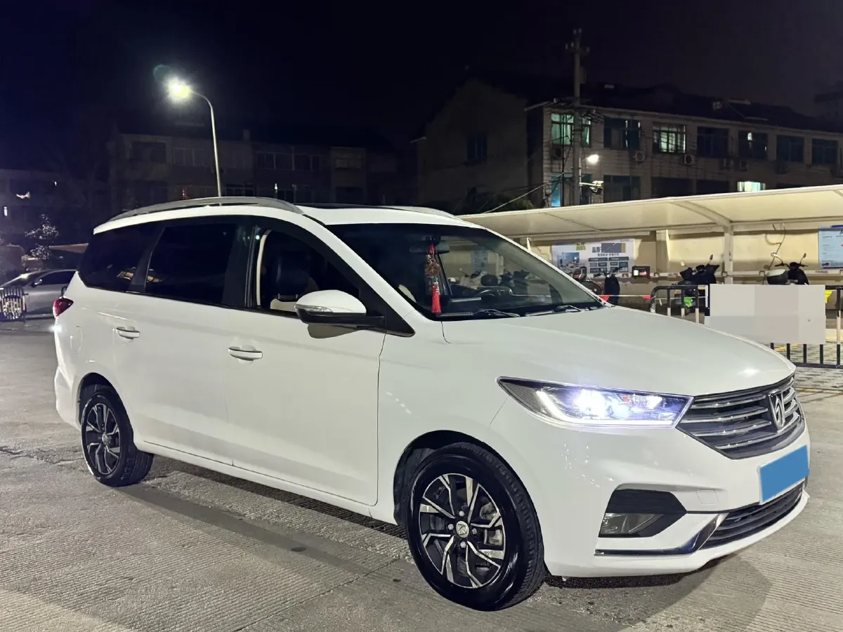 2018 BaoJun 530 1.5T 150HP L4 6MT,autocango,china used car exporter,china ev exporter,chinese used car exporter,chinese used ev exporter