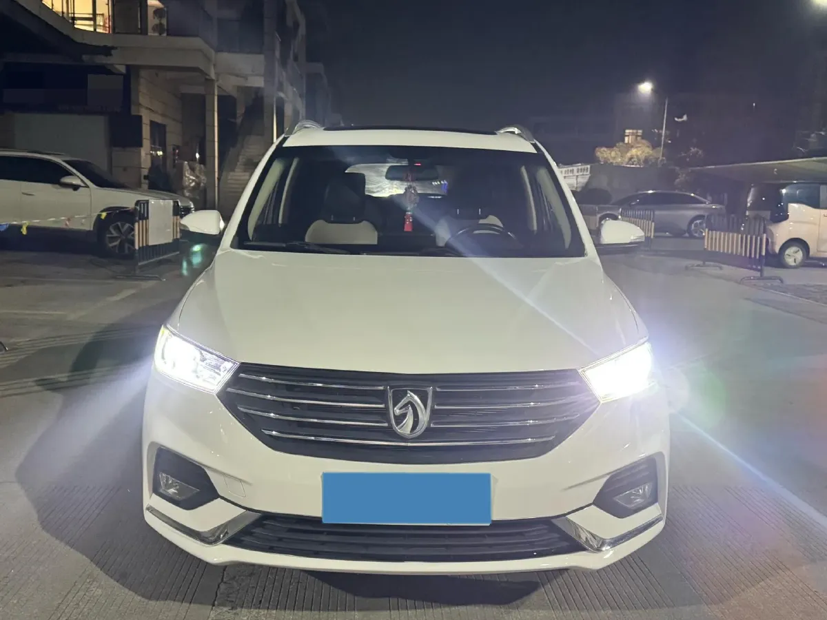 2018 BaoJun 530 1.5T 150HP L4 6MT,autocango,china used car exporter,china ev exporter,chinese used car exporter,chinese used ev exporter