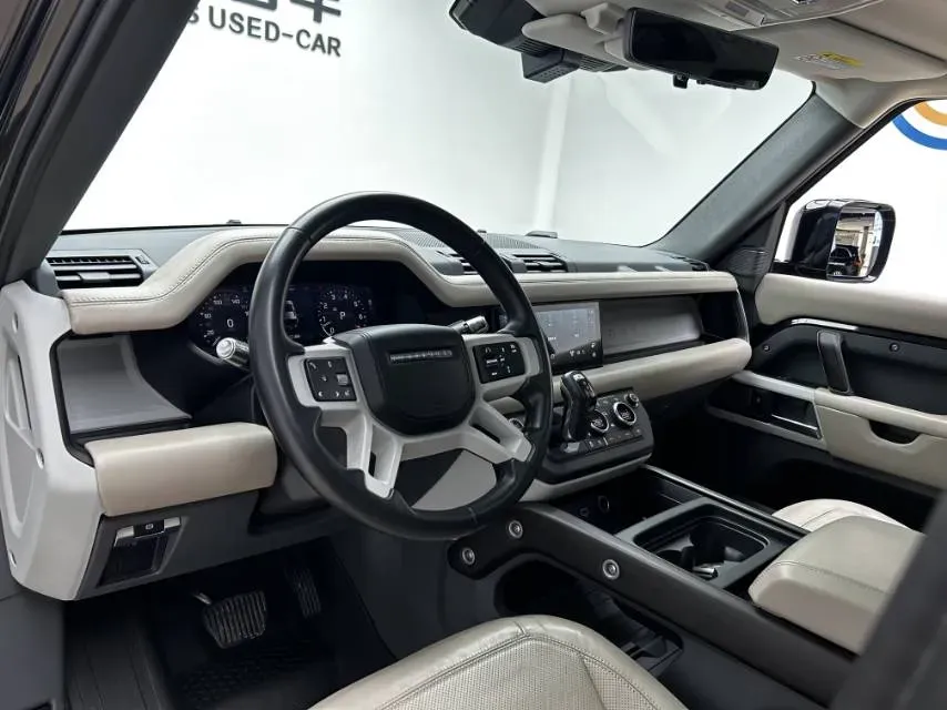 2021 Land Rover Defender 3.0T 400HP L6 8AT,autocango,china used car exporter,china ev exporter,chinese used car exporter,chinese used ev exporter