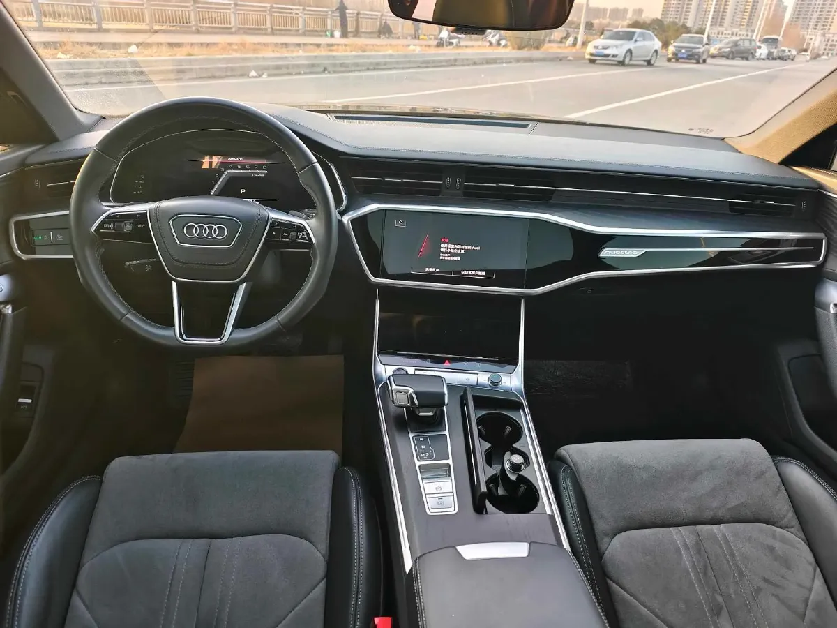 2024 Audi A6L 2.0T 245HP L4 7DCT,autocango,china used car exporter,china ev exporter,chinese used car exporter,chinese used ev exporter