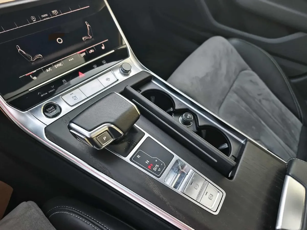 2024 Audi A6L 2.0T 245HP L4 7DCT,autocango,china used car exporter,china ev exporter,chinese used car exporter,chinese used ev exporter