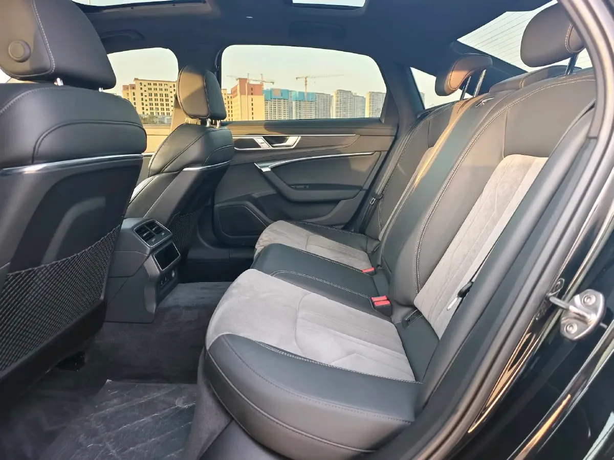 2024 Audi A6L 2.0T 245HP L4 7DCT,autocango,china used car exporter,china ev exporter,chinese used car exporter,chinese used ev exporter