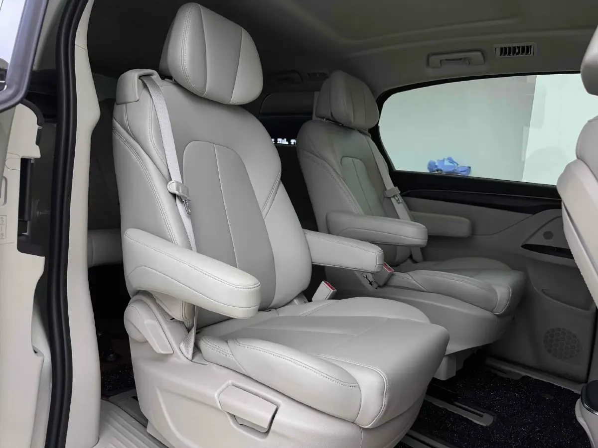 2023 Buick GL8 2.0T 237HP L4 9AT,autocango,china used car exporter,china ev exporter,chinese used car exporter,chinese used ev exporter