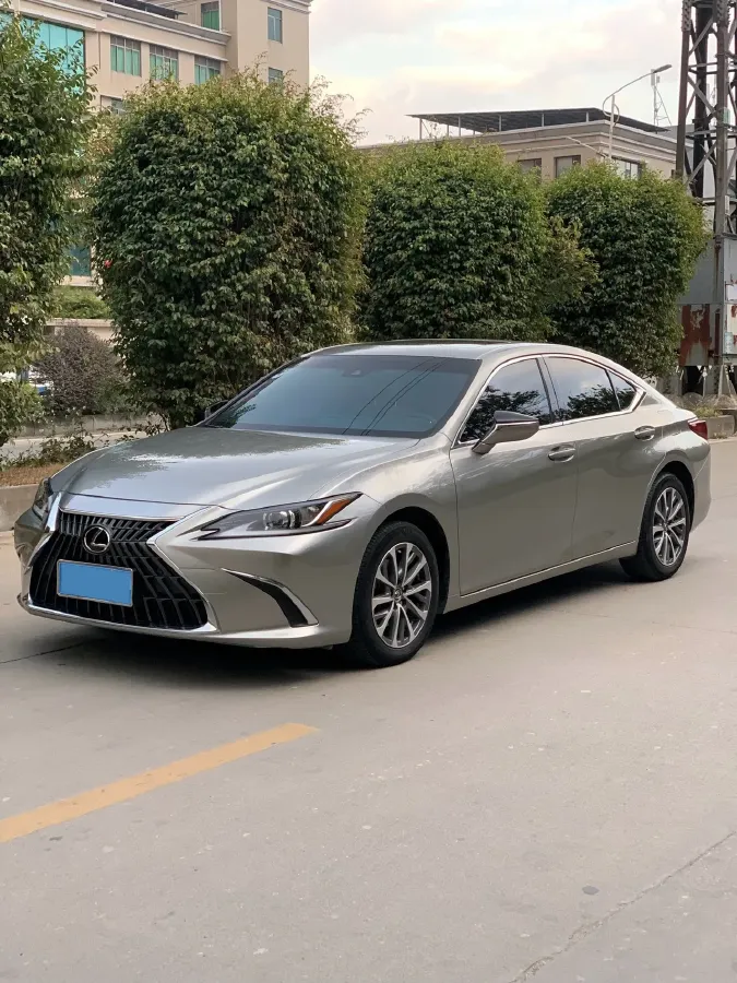 2022 Lexus ES 2.0L 173HP L4 CVT,autocango,china used car exporter,china ev exporter,chinese used car exporter,chinese used ev exporter