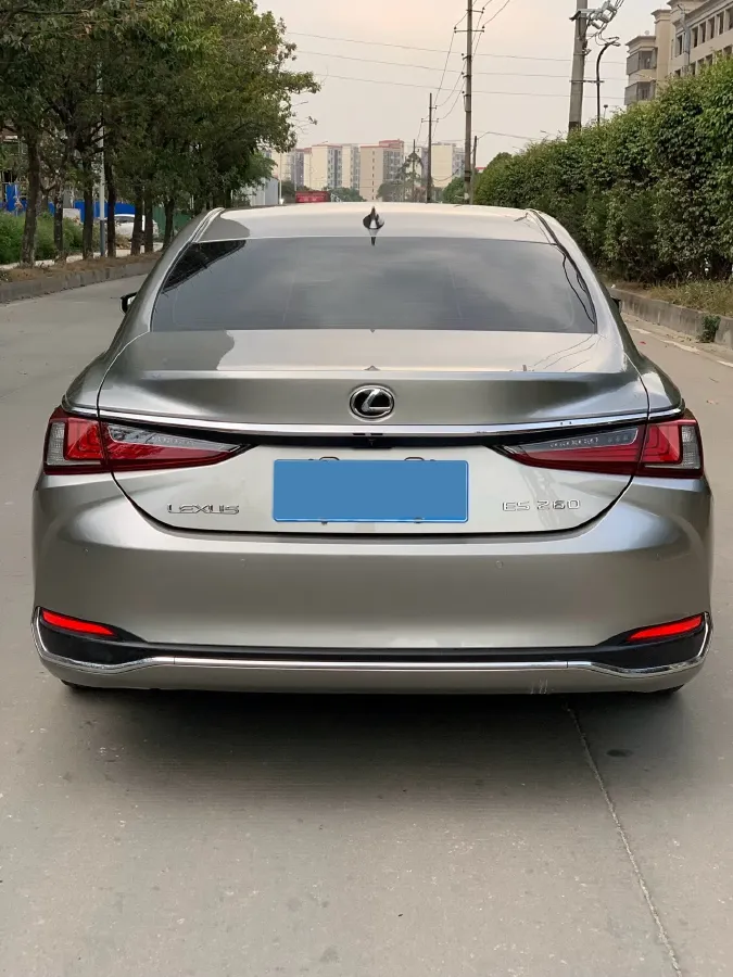 2022 Lexus ES 2.0L 173HP L4 CVT,autocango,china used car exporter,china ev exporter,chinese used car exporter,chinese used ev exporter