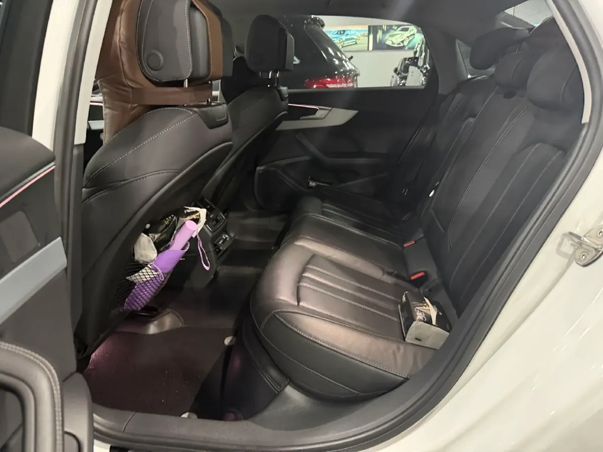 2022 Audi A4L 2.0T 190HP L4 7DCT,autocango,china used car exporter,china ev exporter,chinese used car exporter,chinese used ev exporter