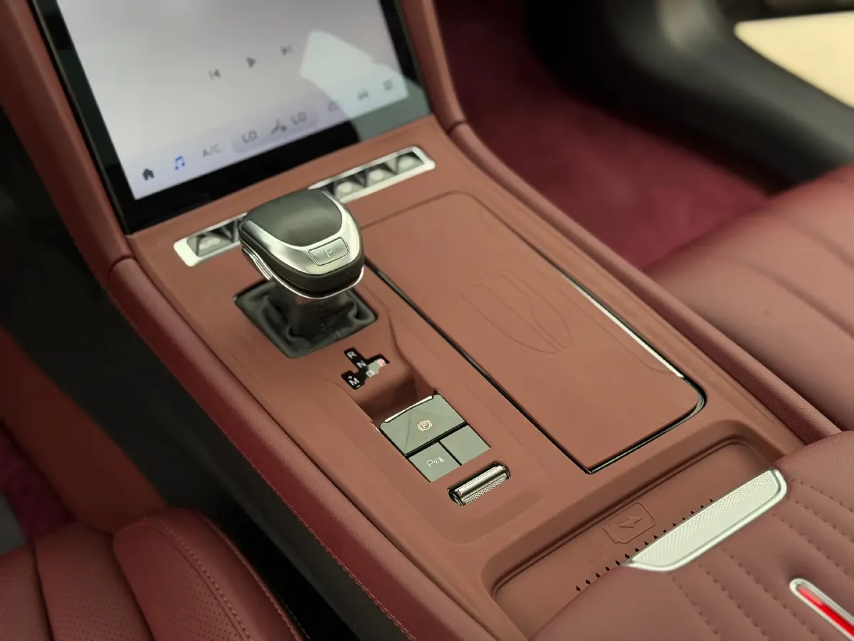 2023 HongQi H5 2.0T 224HP L4 8AT,autocango,china used car exporter,china ev exporter,chinese used car exporter,chinese used ev exporter