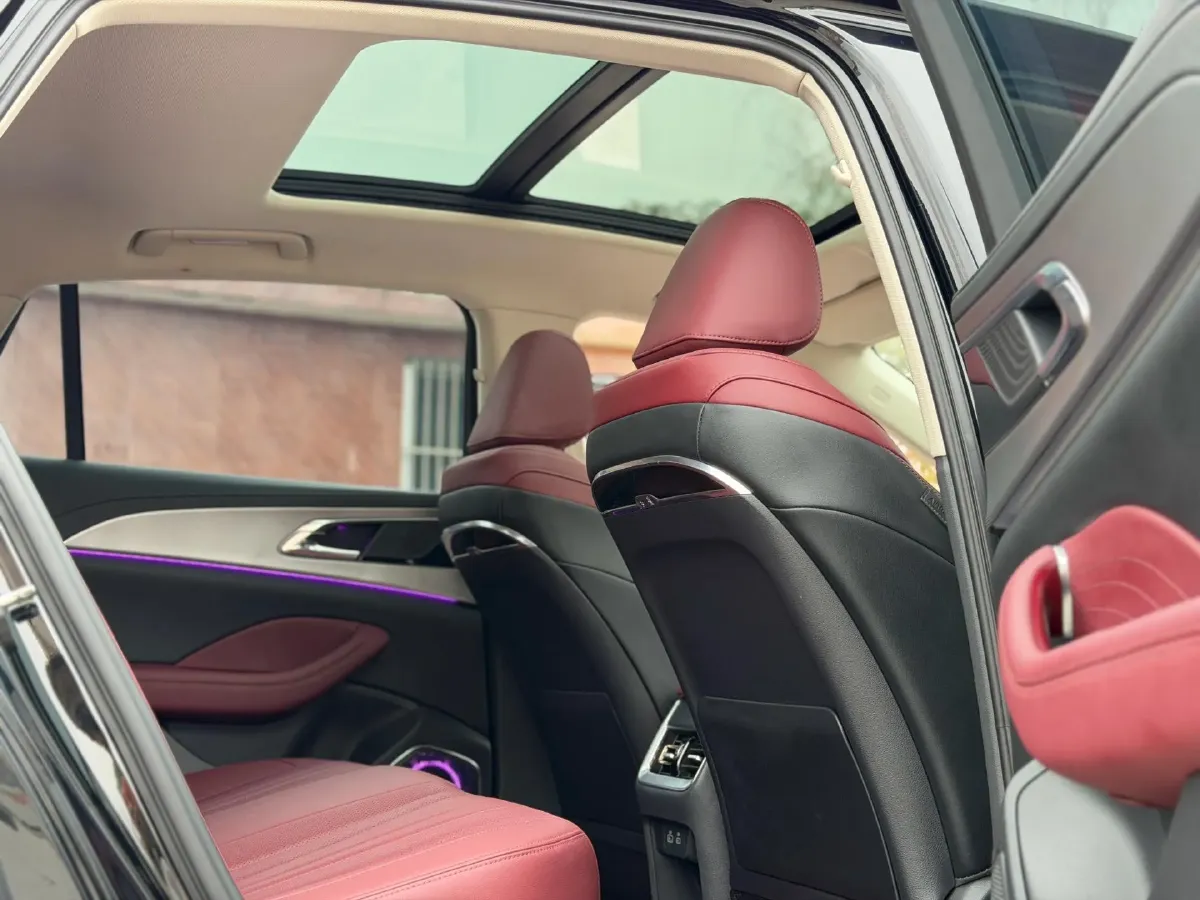 2023 HongQi H5 2.0T 224HP L4 8AT,autocango,china used car exporter,china ev exporter,chinese used car exporter,chinese used ev exporter