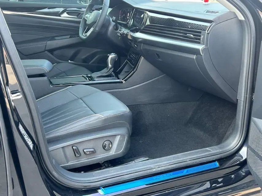 2024 Volkswagen Passat 2.0T 220HP L4 7DCT,autocango,china used car exporter,china ev exporter,chinese used car exporter,chinese used ev exporter