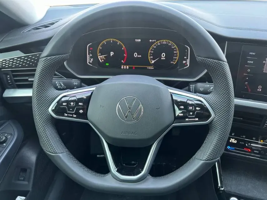 2024 Volkswagen Passat 2.0T 220HP L4 7DCT,autocango,china used car exporter,china ev exporter,chinese used car exporter,chinese used ev exporter