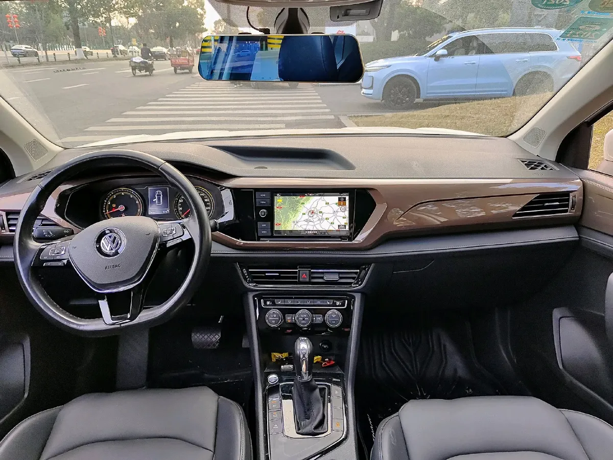 2019 MINI MINI 1.5T 102HP L3 7DCT,autocango,china used car exporter,china ev exporter,chinese used car exporter,chinese used ev exporter