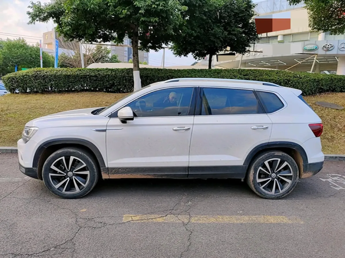 2019 MINI MINI 1.5T 102HP L3 7DCT,autocango,china used car exporter,china ev exporter,chinese used car exporter,chinese used ev exporter