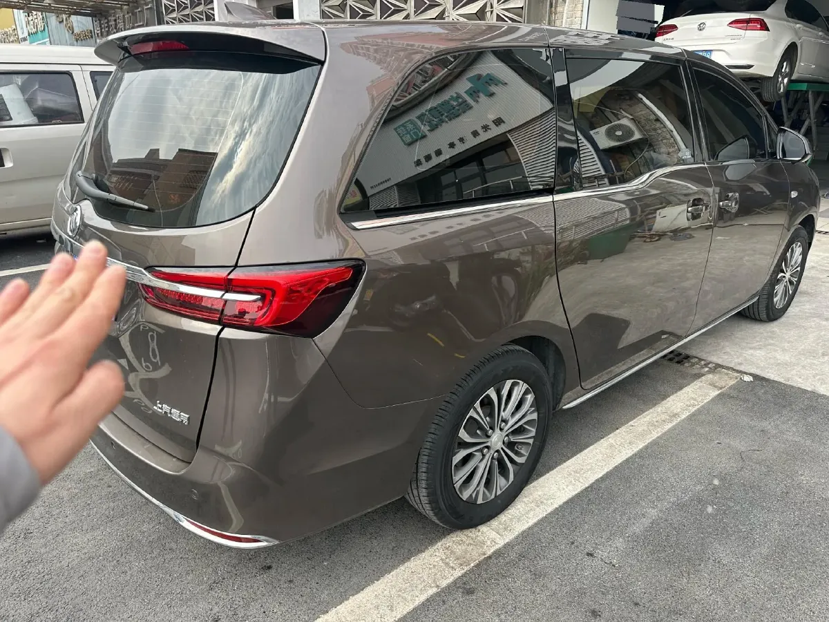 2023 Buick GL8 2.0T 237HP L4 9AT,autocango,china used car exporter,china ev exporter,chinese used car exporter,chinese used ev exporter