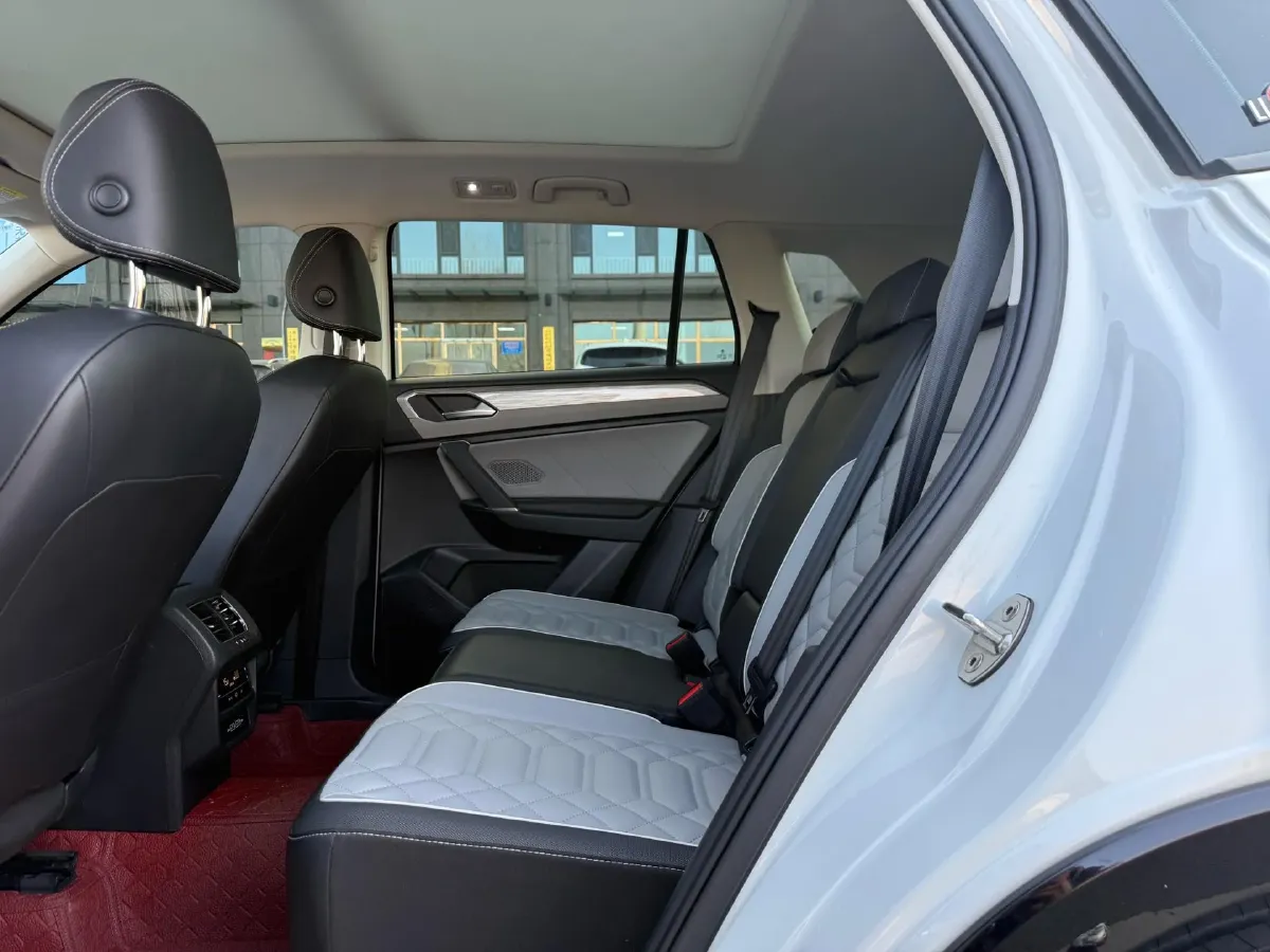 2024 Volkswagen Tayron 2.0T 220HP L4 7DCT,autocango,china used car exporter,china ev exporter,chinese used car exporter,chinese used ev exporter