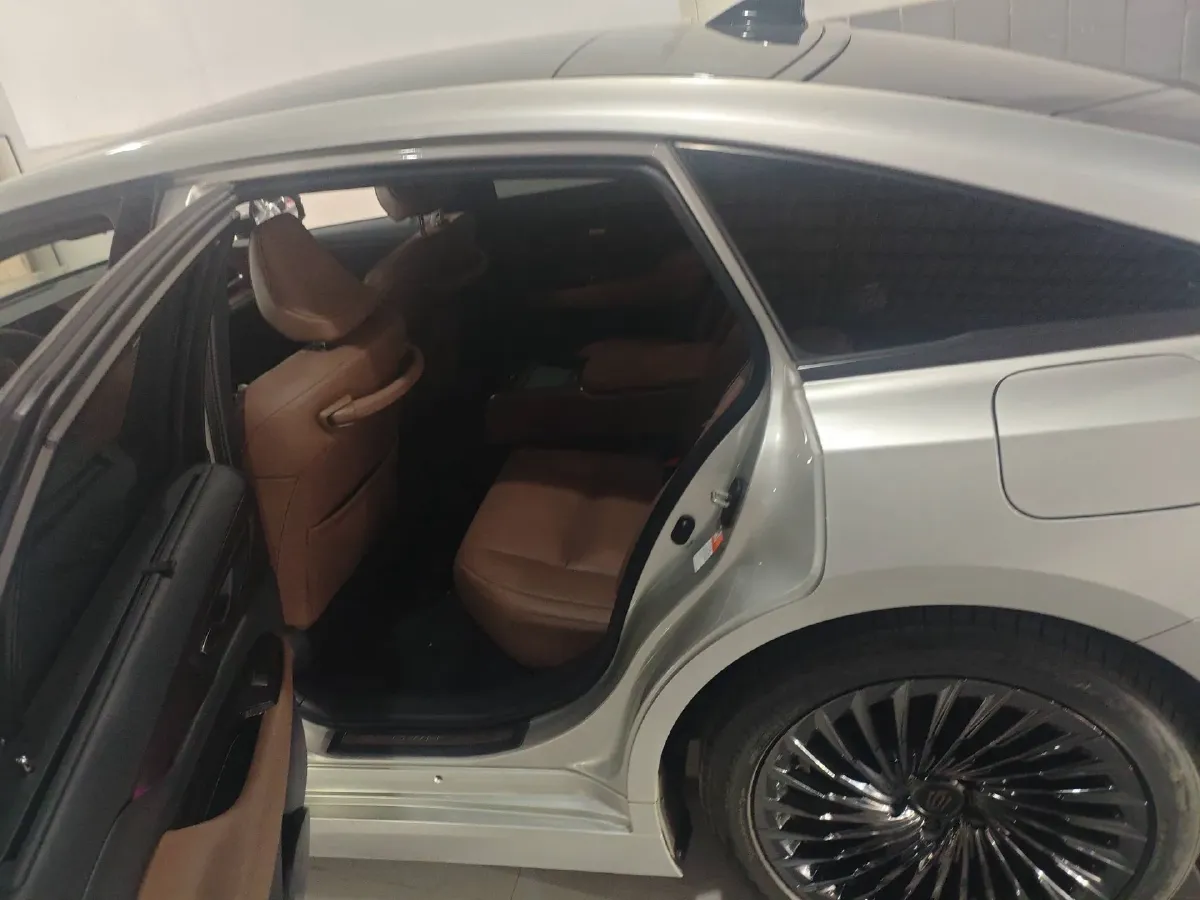 2024 Toyota Crown 2.5L 185HP L4 E-CVT Hybrid,autocango,china used car exporter,china ev exporter,chinese used car exporter,chinese used ev exporter