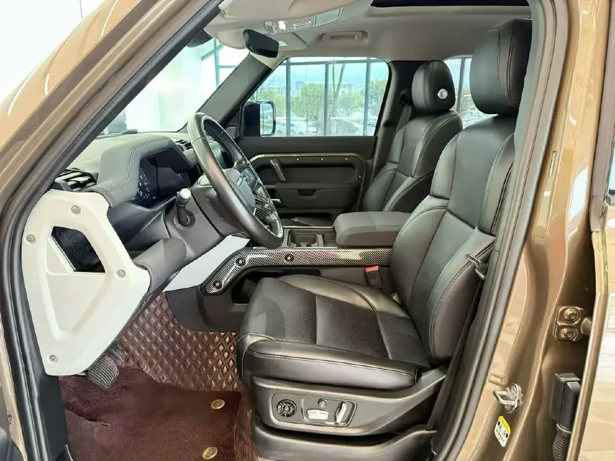 2022 Land Rover Defender 2.0T 300HP L4 8AT,autocango,china used car exporter,china ev exporter,chinese used car exporter,chinese used ev exporter