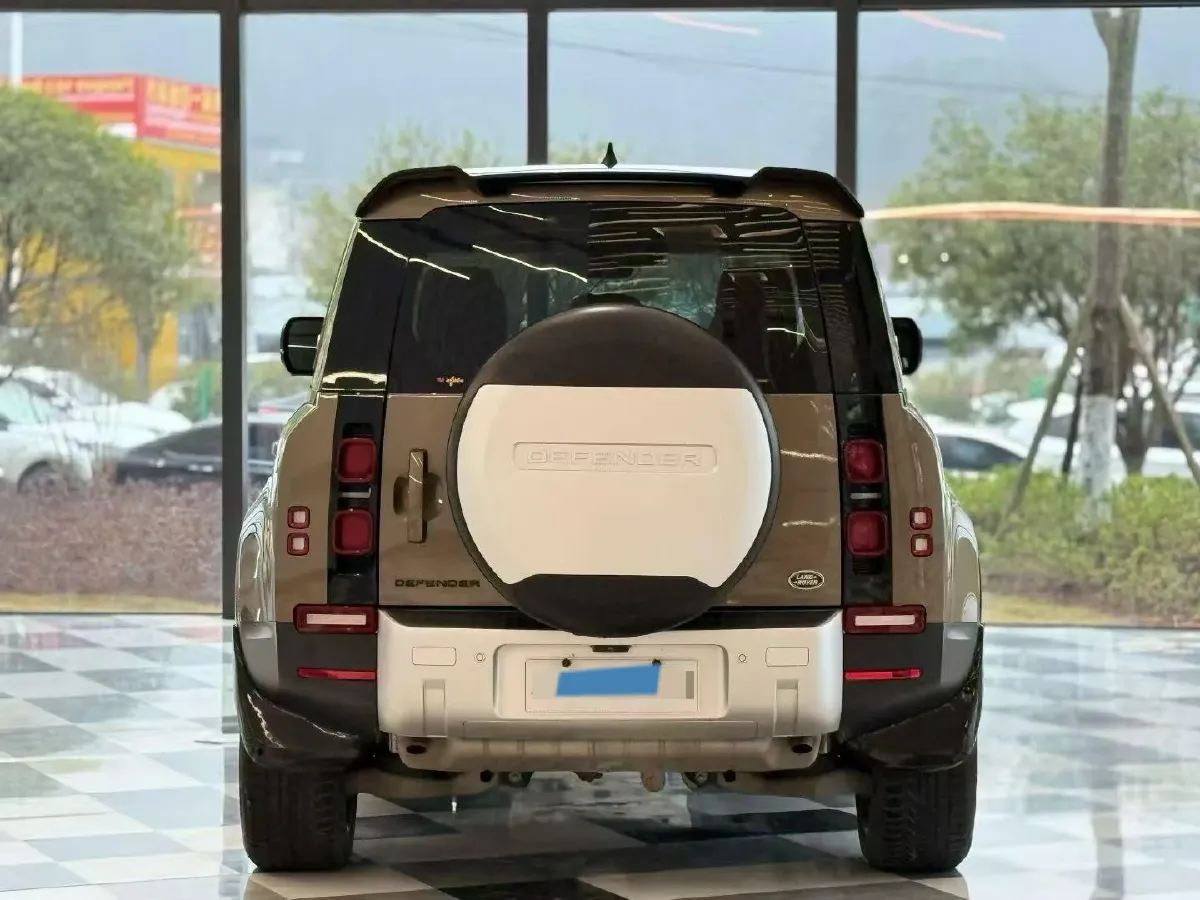 2022 Land Rover Defender 2.0T 300HP L4 8AT,autocango,china used car exporter,china ev exporter,chinese used car exporter,chinese used ev exporter