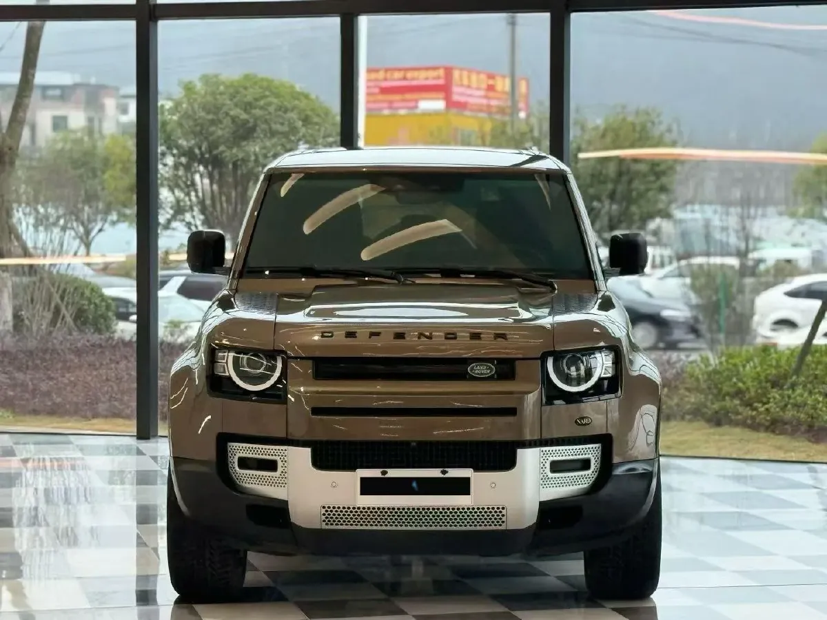 2022 Land Rover Defender 2.0T 300HP L4 8AT,autocango,china used car exporter,china ev exporter,chinese used car exporter,chinese used ev exporter