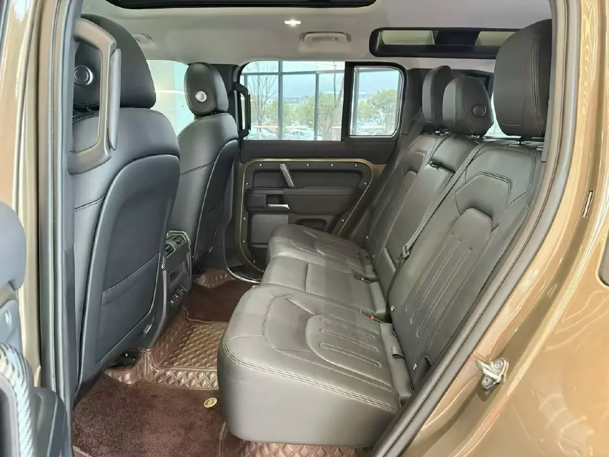 2022 Land Rover Defender 2.0T 300HP L4 8AT,autocango,china used car exporter,china ev exporter,chinese used car exporter,chinese used ev exporter