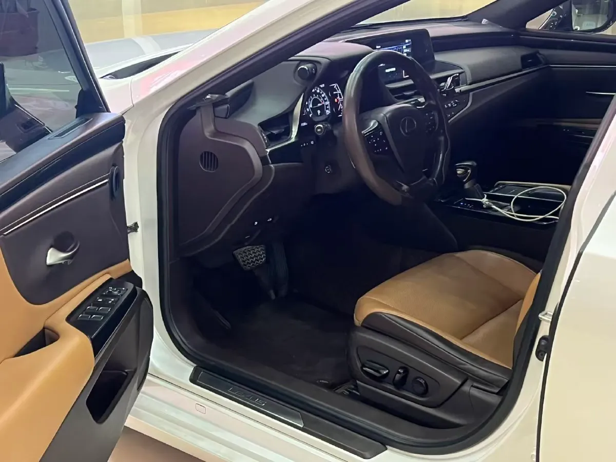 2020 Lexus ES 2.0L 173HP L4 CVT,autocango,china used car exporter,china ev exporter,chinese used car exporter,chinese used ev exporter