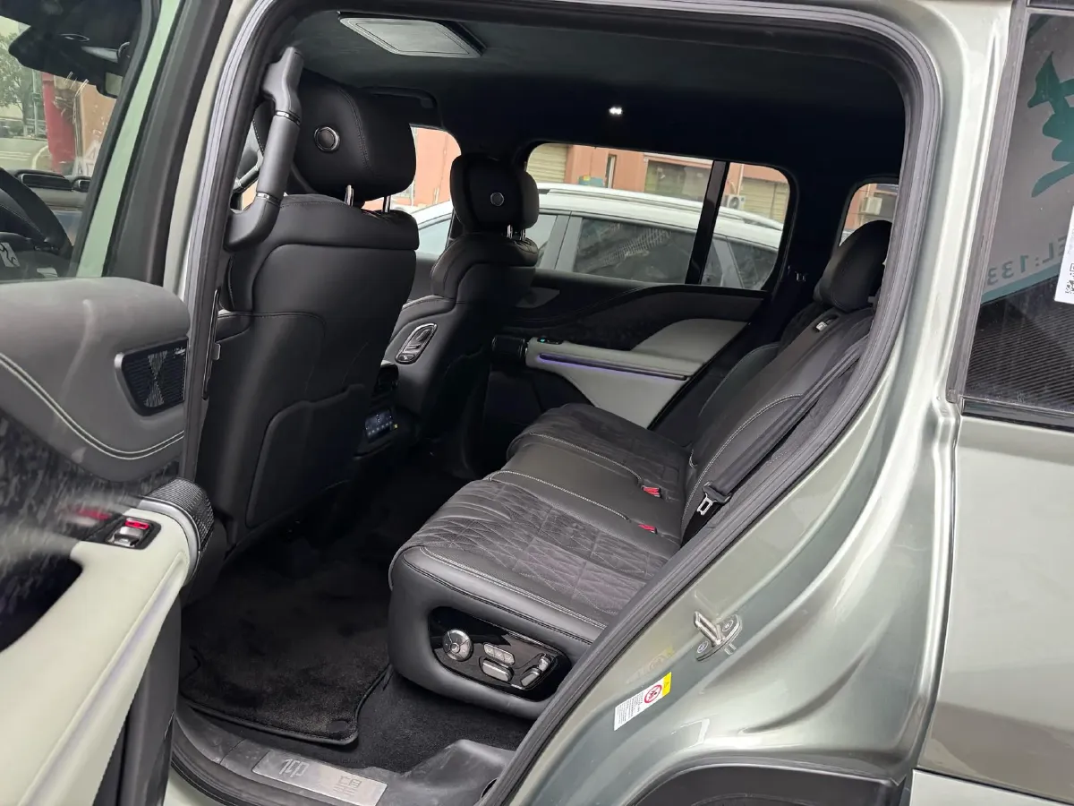 2024 YangWang U8 2.0T 272HP L4 REEV 49.05KWH,autocango,china used car exporter,china ev exporter,chinese used car exporter,chinese used ev exporter