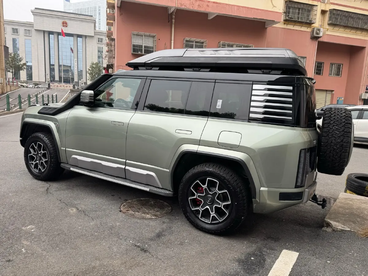 2024 YangWang U8 2.0T 272HP L4 REEV 49.05KWH,autocango,china used car exporter,china ev exporter,chinese used car exporter,chinese used ev exporter