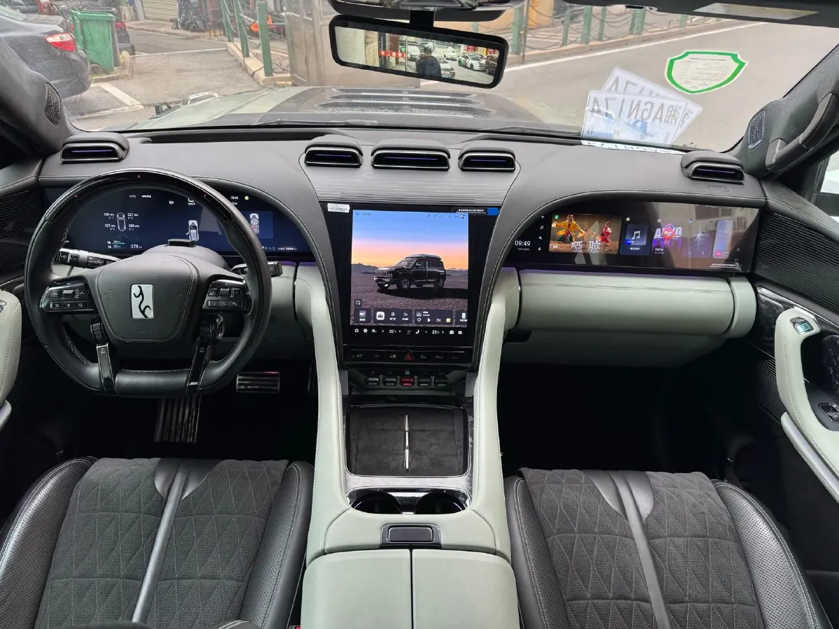 2024 YangWang U8 2.0T 272HP L4 REEV 49.05KWH,autocango,china used car exporter,china ev exporter,chinese used car exporter,chinese used ev exporter