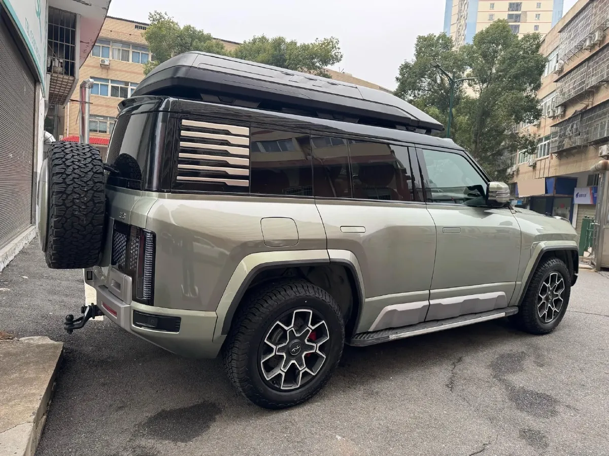 2024 YangWang U8 2.0T 272HP L4 REEV 49.05KWH,autocango,china used car exporter,china ev exporter,chinese used car exporter,chinese used ev exporter