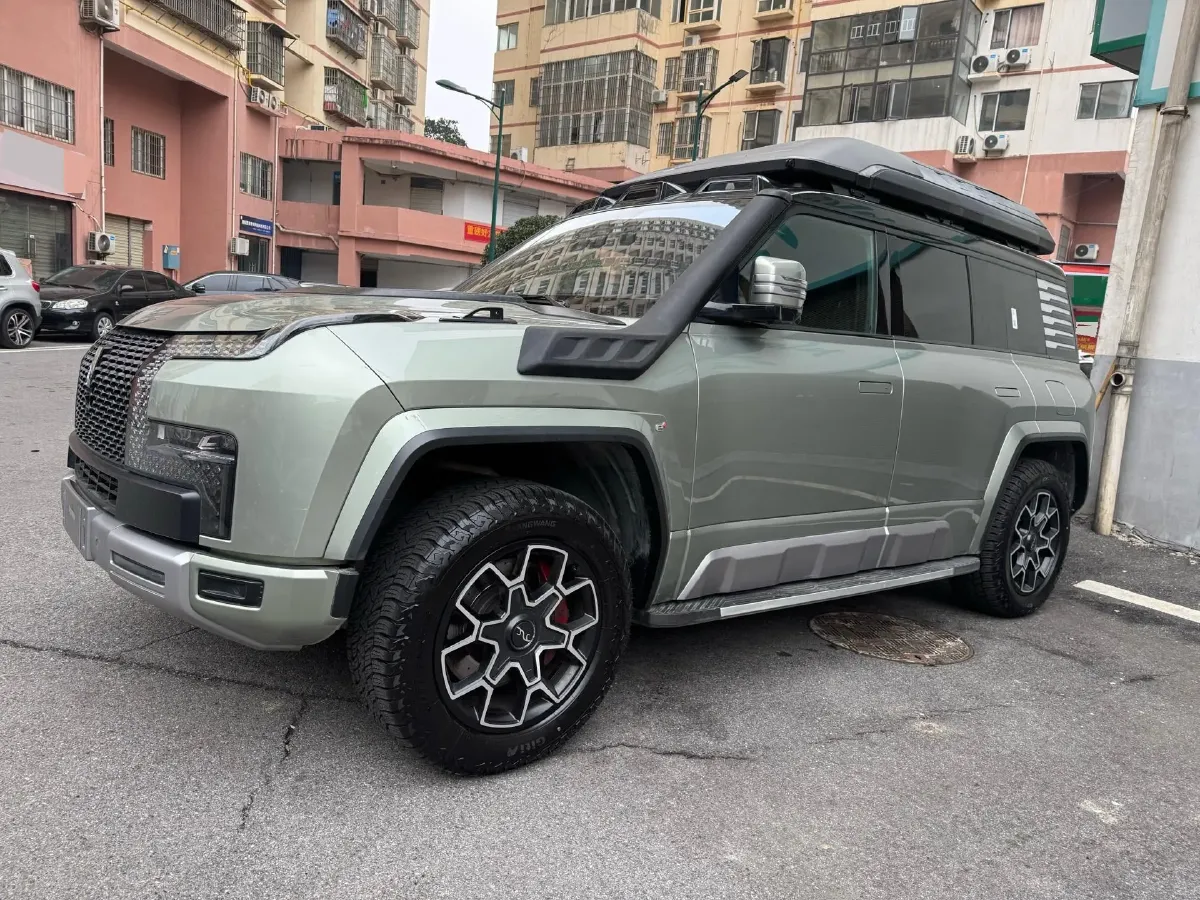 2024 YangWang U8 2.0T 272HP L4 REEV 49.05KWH,autocango,china used car exporter,china ev exporter,chinese used car exporter,chinese used ev exporter