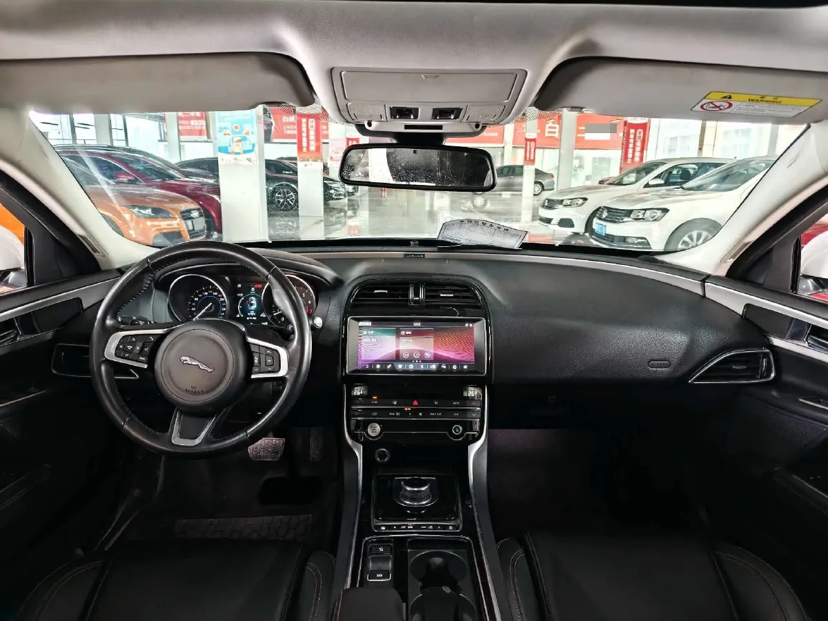 2019 Jeep Cherokee 2.0T 265HP L4 9AT,autocango,china used car exporter,china ev exporter,chinese used car exporter,chinese used ev exporter