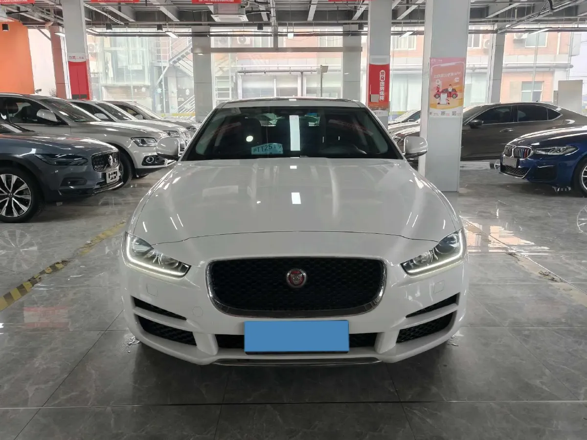 2019 Jeep Cherokee 2.0T 265HP L4 9AT,autocango,china used car exporter,china ev exporter,chinese used car exporter,chinese used ev exporter