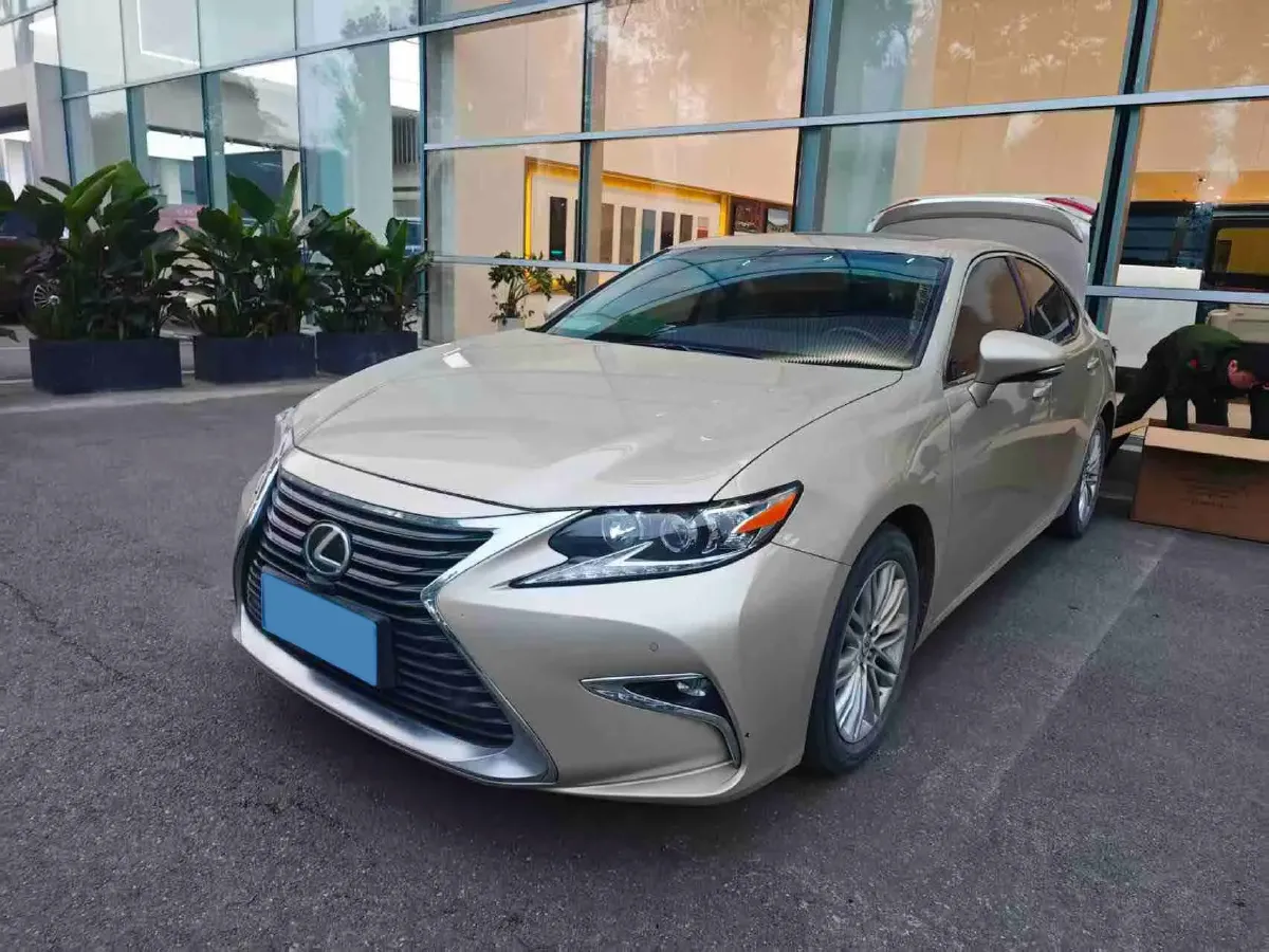 2017 Lexus ES 2.0L 167HP L4 6AT,autocango,china used car exporter,china ev exporter,chinese used car exporter,chinese used ev exporter