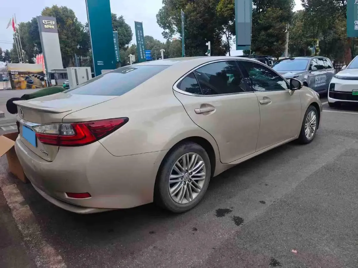 2017 Lexus ES 2.0L 167HP L4 6AT,autocango,china used car exporter,china ev exporter,chinese used car exporter,chinese used ev exporter