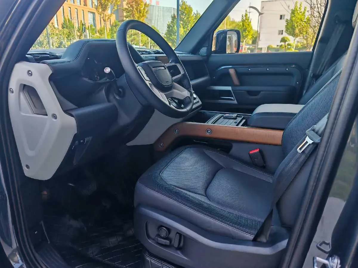 2023 Land Rover Defender 3.0T 400HP L6 8AT,autocango,china used car exporter,china ev exporter,chinese used car exporter,chinese used ev exporter