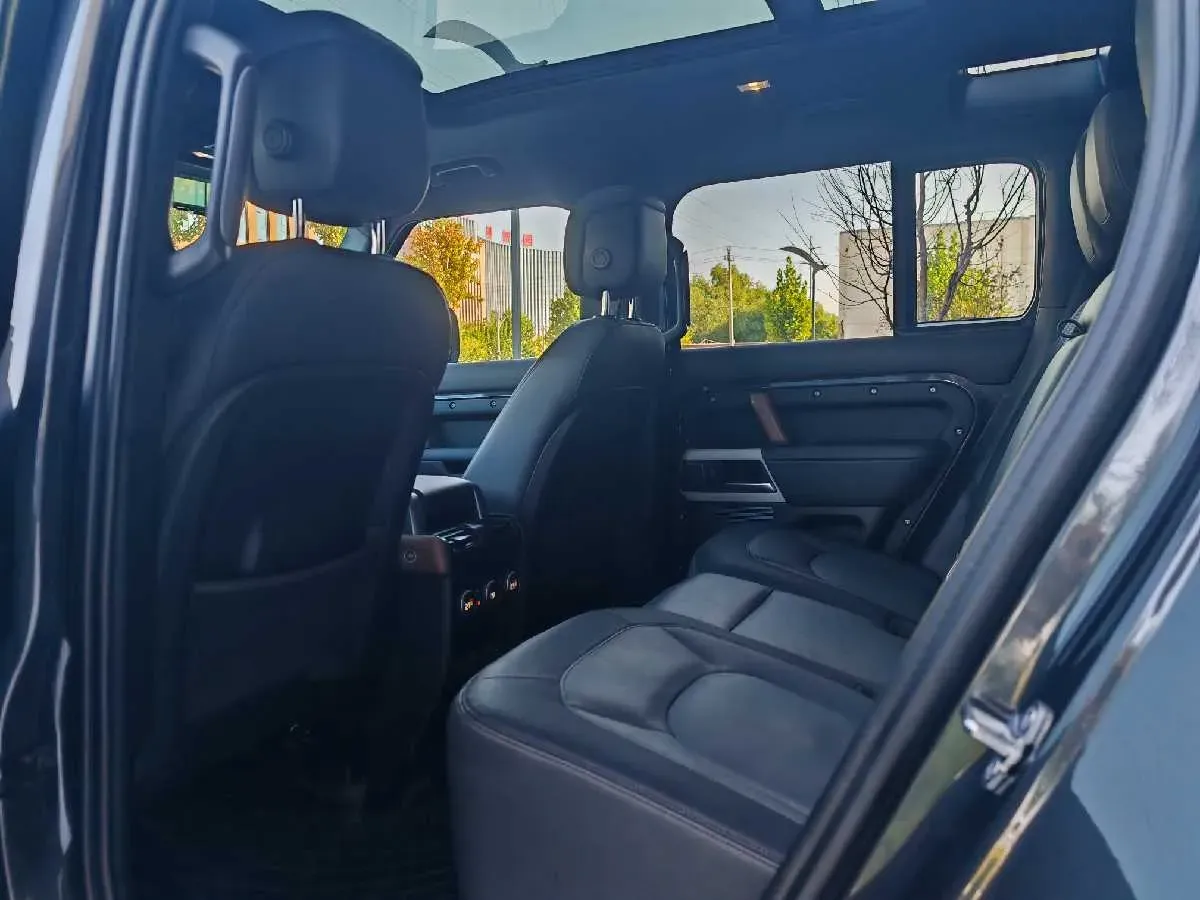 2023 Land Rover Defender 3.0T 400HP L6 8AT,autocango,china used car exporter,china ev exporter,chinese used car exporter,chinese used ev exporter