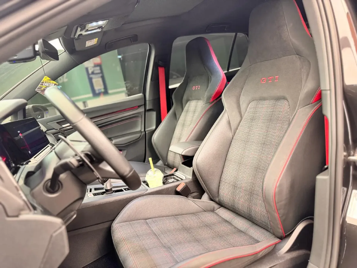 2023 Volkswagen GolfGTI 2.0T 220HP L4 7DCT,autocango,china used car exporter,china ev exporter,chinese used car exporter,chinese used ev exporter