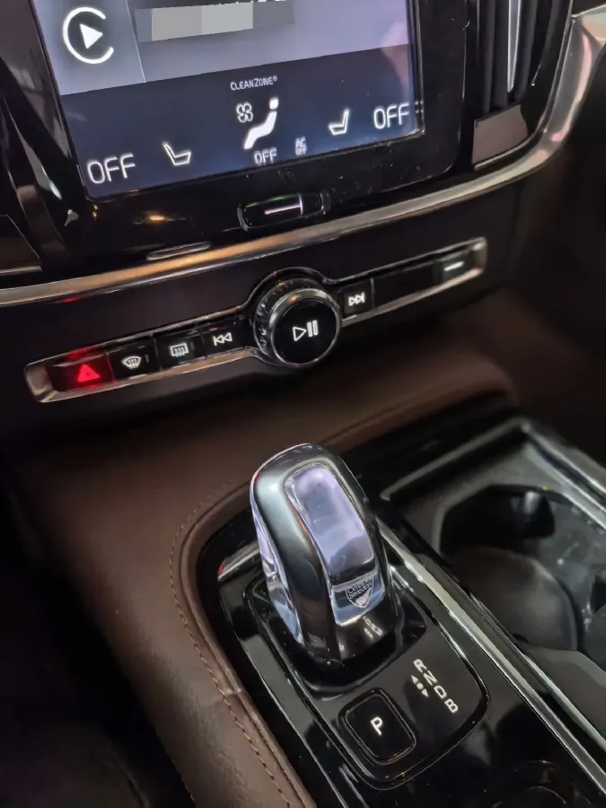 2019 Volvo S90 2.0T 254HP L4 8AT,autocango,china used car exporter,china ev exporter,chinese used car exporter,chinese used ev exporter