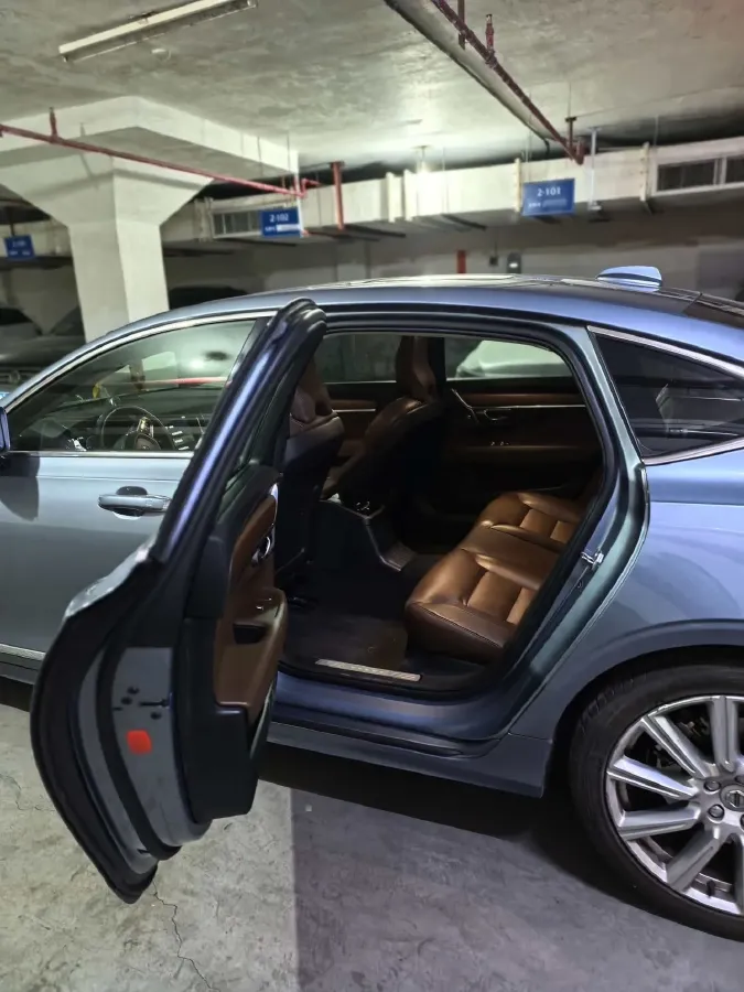 2019 Volvo S90 2.0T 254HP L4 8AT,autocango,china used car exporter,china ev exporter,chinese used car exporter,chinese used ev exporter