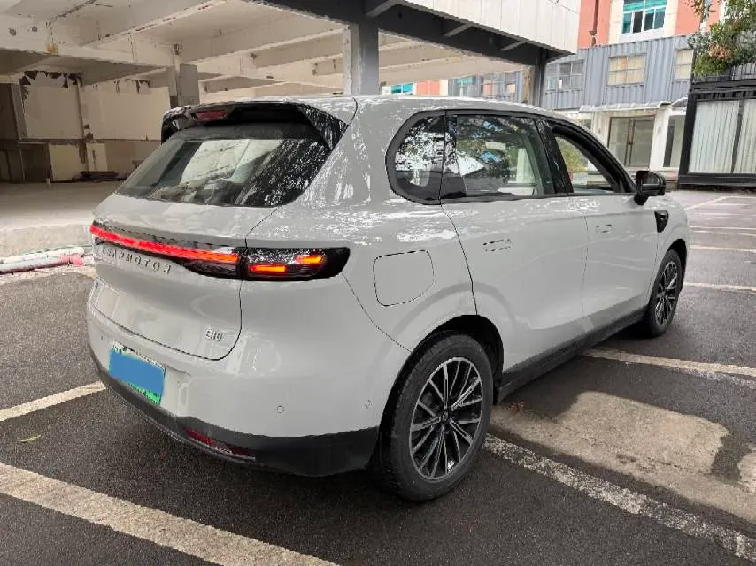 2025 Leapmotor B10 BEV 67.1KWH,autocango,china used car exporter,china ev exporter,chinese used car exporter,chinese used ev exporter