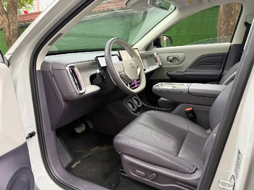 2025 Leapmotor B10 BEV 67.1KWH,autocango,china used car exporter,china ev exporter,chinese used car exporter,chinese used ev exporter