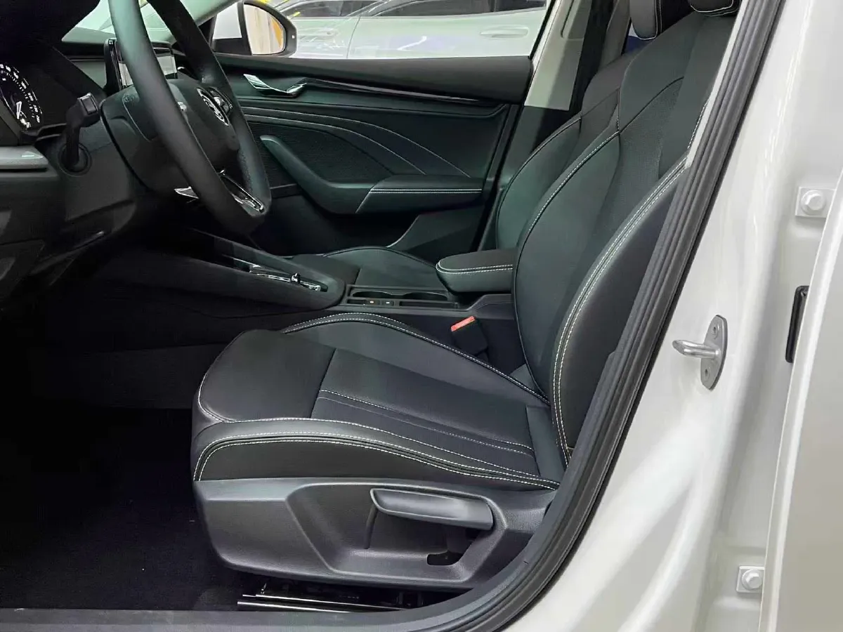 2022 Skoda Octavia 1.4T 150HP L4 7DCT,autocango,china used car exporter,china ev exporter,chinese used car exporter,chinese used ev exporter