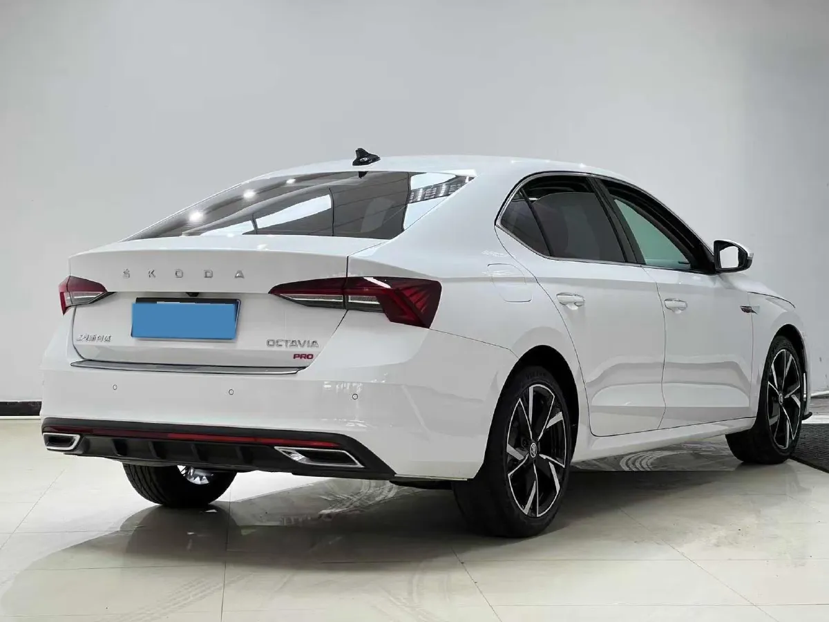 2022 Skoda Octavia 1.4T 150HP L4 7DCT,autocango,china used car exporter,china ev exporter,chinese used car exporter,chinese used ev exporter