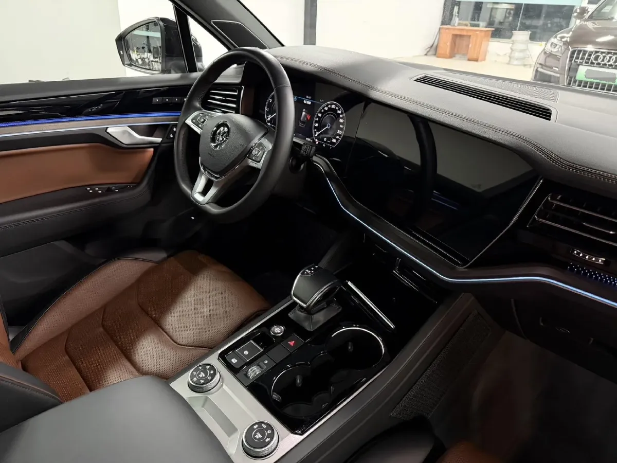 2019 Volkswagen Touareg 3.0T 340HP V6 8AT,autocango,china used car exporter,china ev exporter,chinese used car exporter,chinese used ev exporter