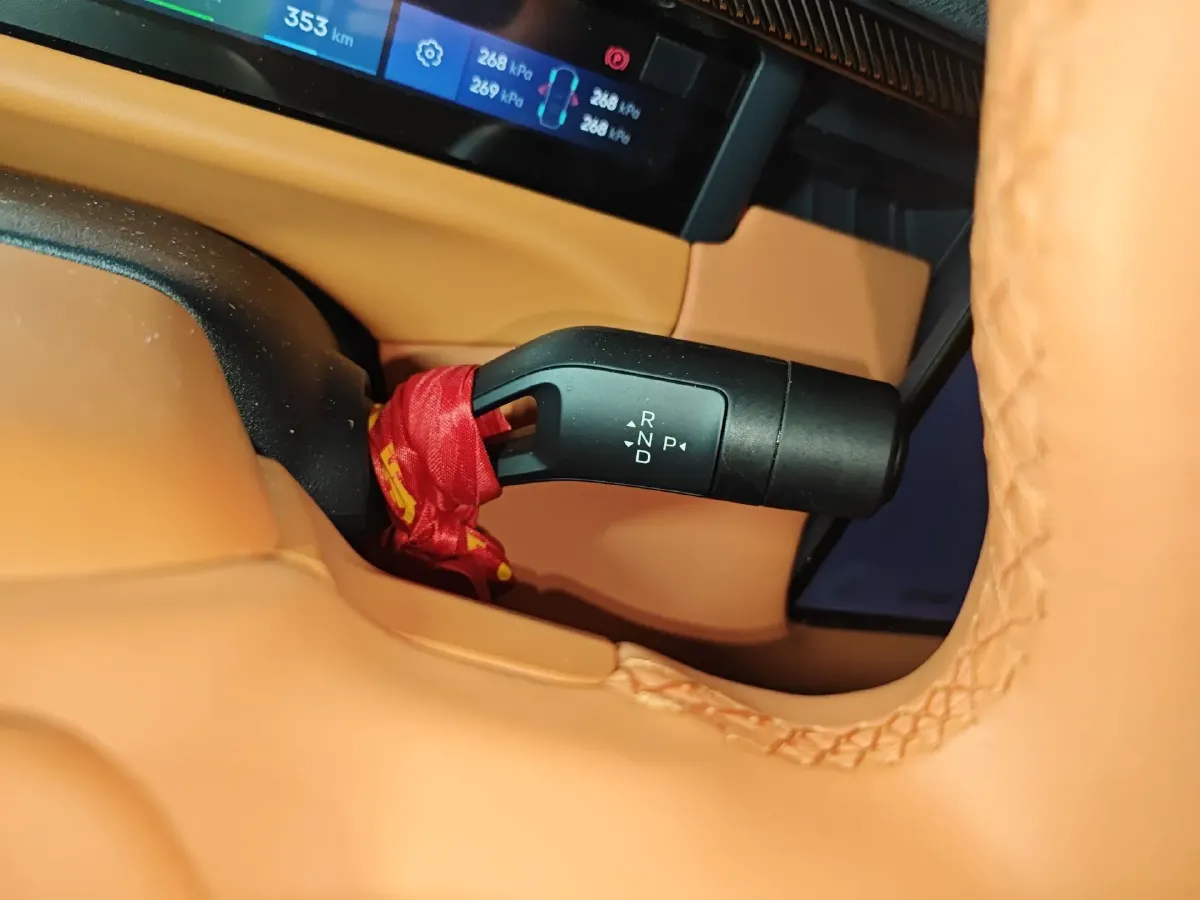 2025 LYNK&CO 900 1.5T 190HP L4 3DHT PHEV 43.3KWH,autocango,china used car exporter,china ev exporter,chinese used car exporter,chinese used ev exporter