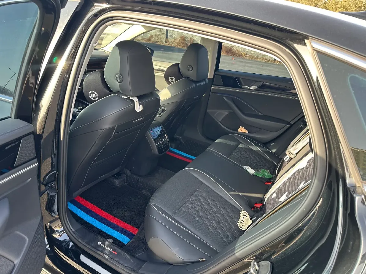 2024 Volkswagen Magotan 2.0T 220HP L4 7DCT,autocango,china used car exporter,china ev exporter,chinese used car exporter,chinese used ev exporter