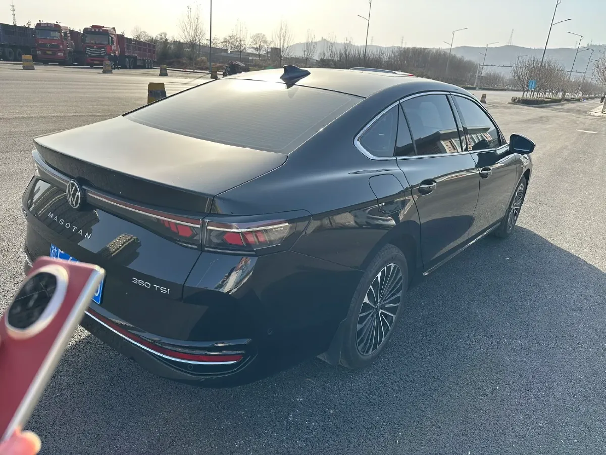 2024 Volkswagen Magotan 2.0T 220HP L4 7DCT,autocango,china used car exporter,china ev exporter,chinese used car exporter,chinese used ev exporter