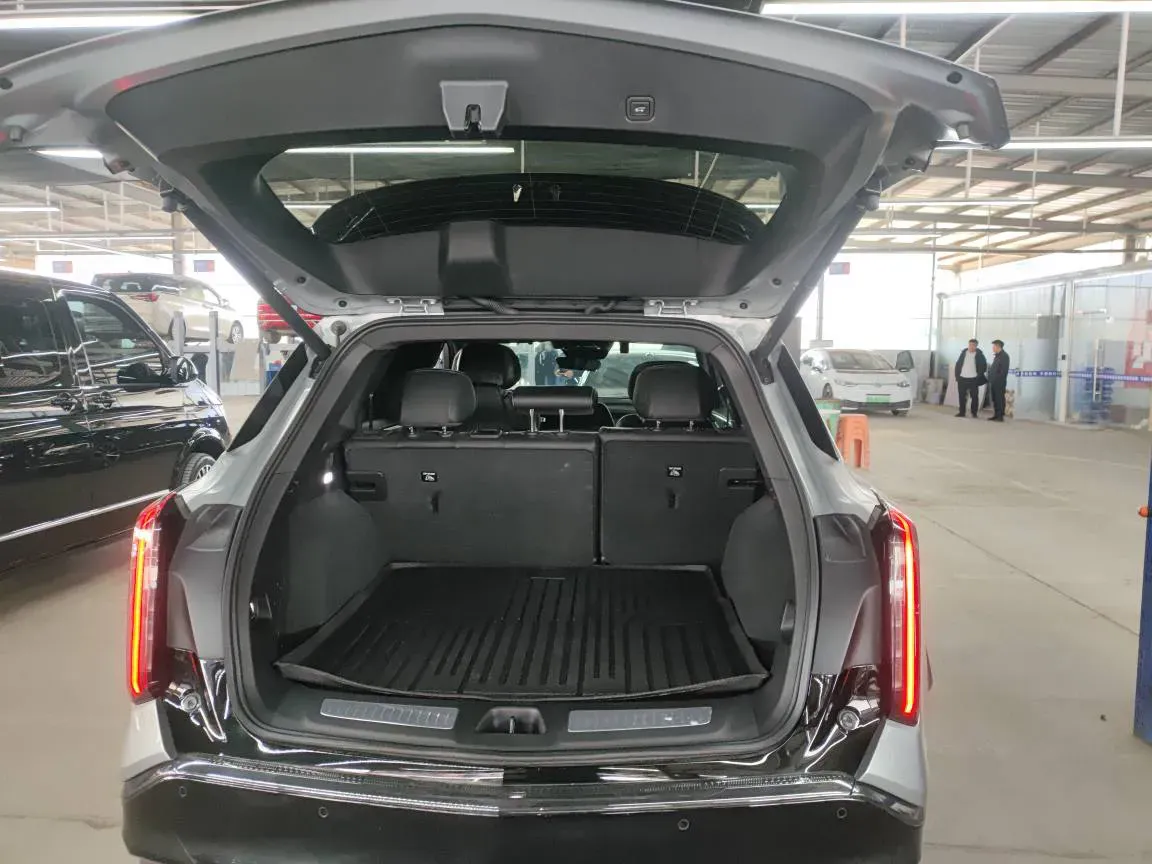 2025 Cadillac XT5 2.0T 237HP L4 9AT,autocango,china used car exporter,china ev exporter,chinese used car exporter,chinese used ev exporter