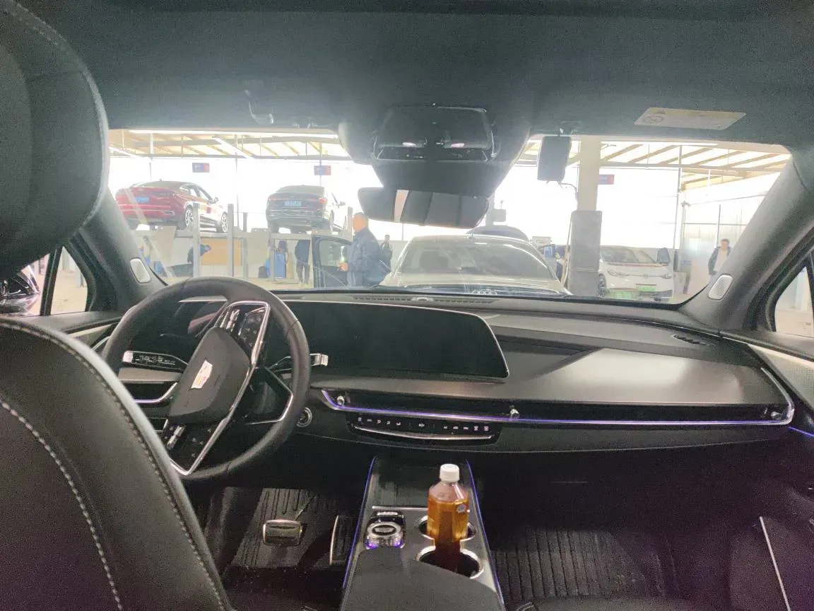 2025 Cadillac XT5 2.0T 237HP L4 9AT,autocango,china used car exporter,china ev exporter,chinese used car exporter,chinese used ev exporter