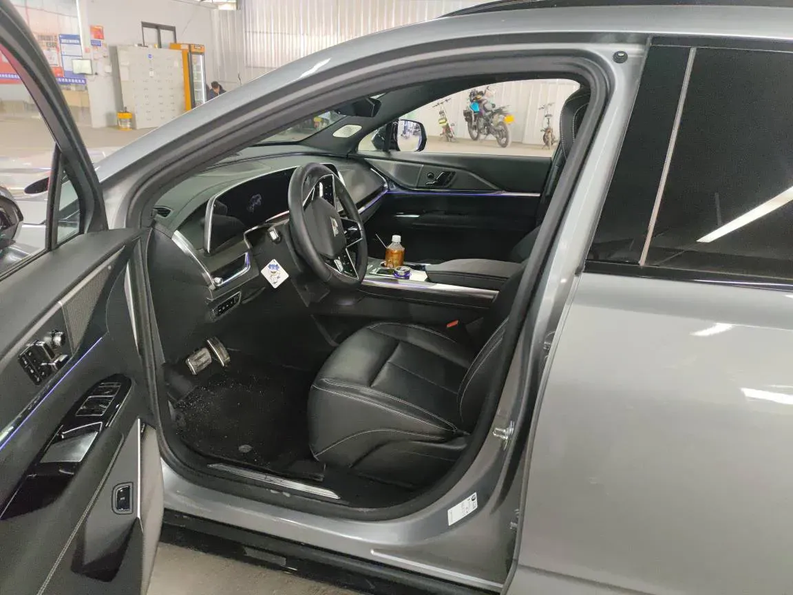 2025 Cadillac XT5 2.0T 237HP L4 9AT,autocango,china used car exporter,china ev exporter,chinese used car exporter,chinese used ev exporter