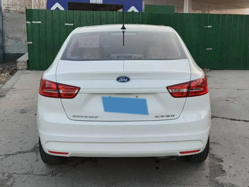 2017 Ford Escort 1.5L 113HP L4 5MT,autocango,china used car exporter,china ev exporter,chinese used car exporter,chinese used ev exporter